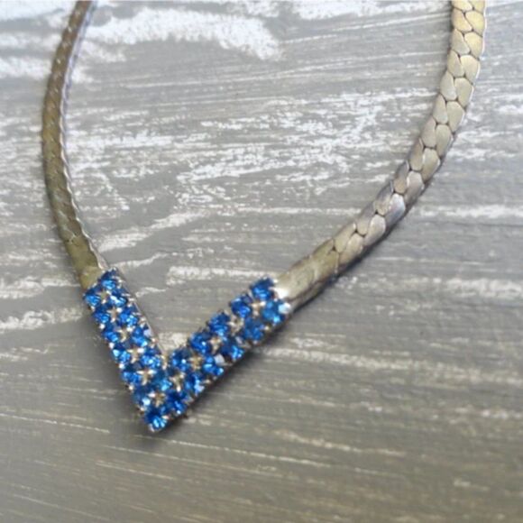 Silver Choker V-tip Necklace with Tiny blue jewel stones - Picture 4 of 6